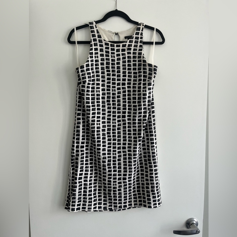 Black and white Ann Taylor shift dress
